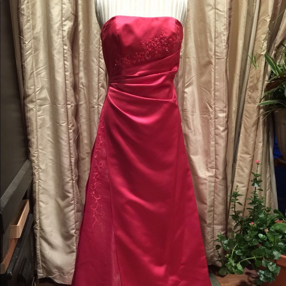 *STUNNING* Strapless Floor Length Formal Dress
